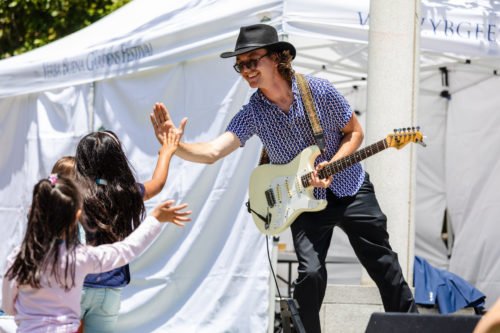 Kai Lyons guitar lessoms